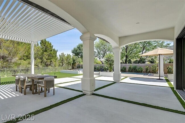 Building Photo - 11906 Port Labelle Dr