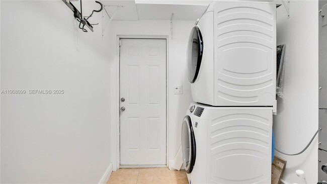 Building Photo - 5711 Marius St