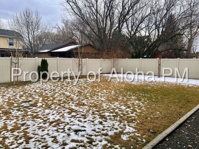 Building Photo - 496 N Emma Ave