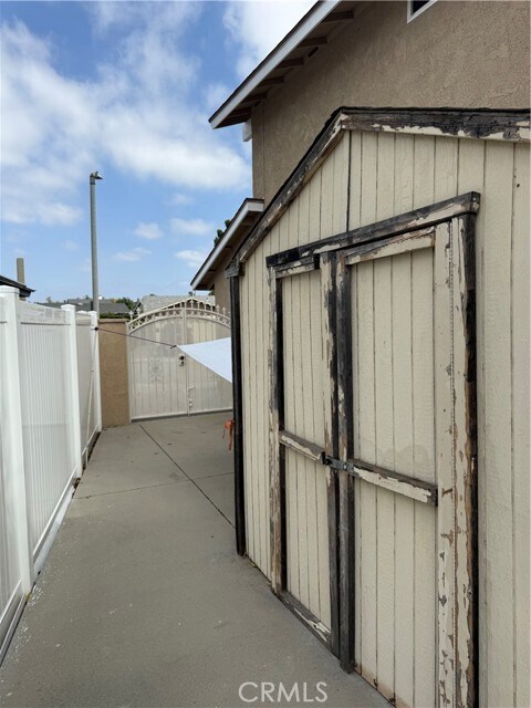 Building Photo - 3916 Yellowstone Cir