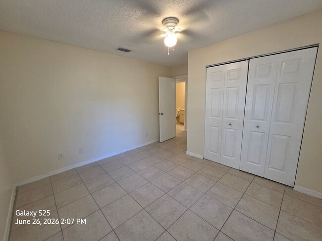 Building Photo - Cute Rental Home on Dead End Street w/large yard