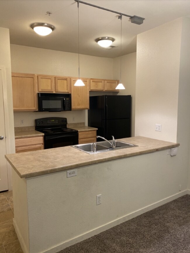 Building Photo - Convenient and Spacious 2BR/2BA in Park Hill of Denver AVAIL 2/10