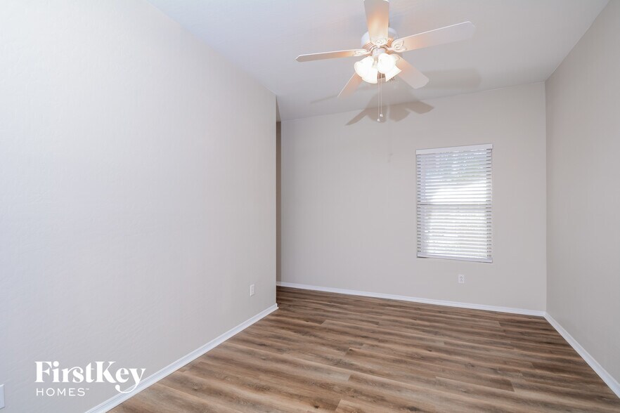 Building Photo - 3606 N 129th Ave