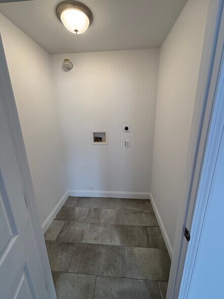 Building Photo - 10 Amero Ct