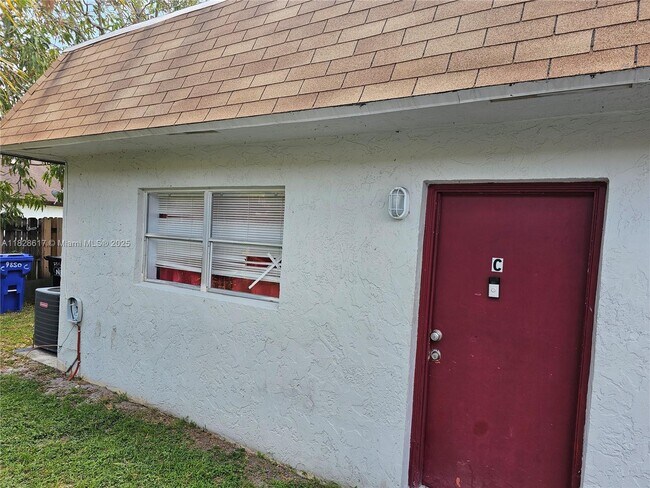 Building Photo - 7850 SW 10th Ct
