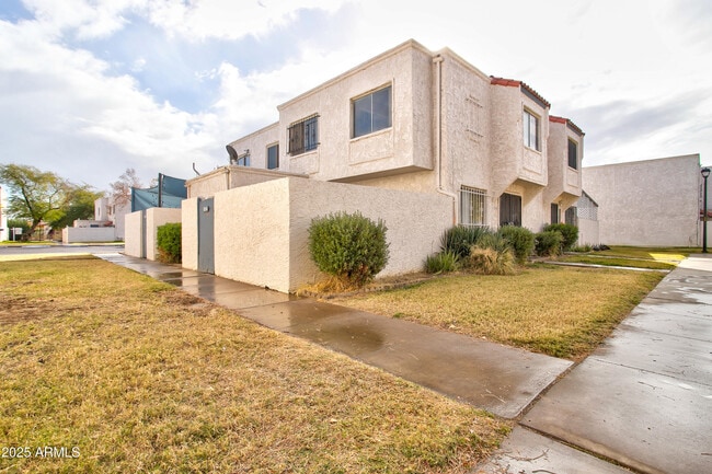 Building Photo - 5214 N 42nd Ln