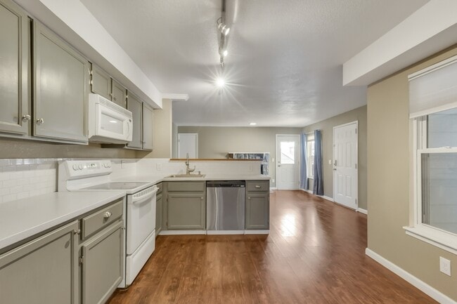 Building Photo - 980 S Dawson Way