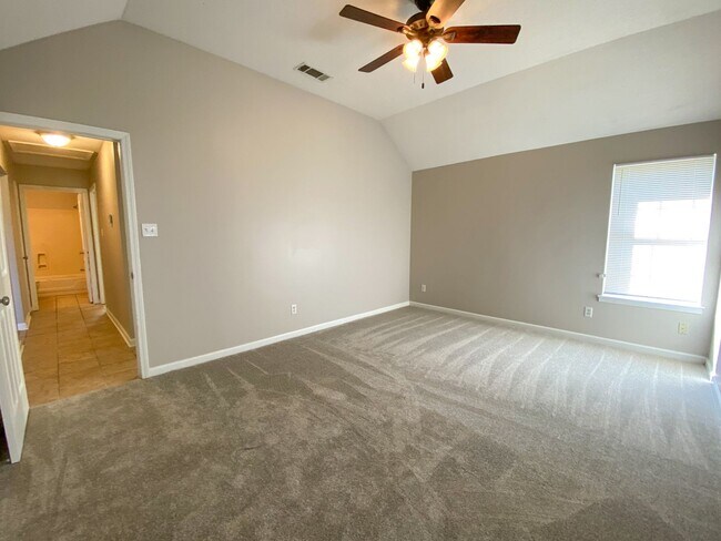 Building Photo - 3 bed, 2 bath home with wonderful curb appeal near N. Germantown Parkway.