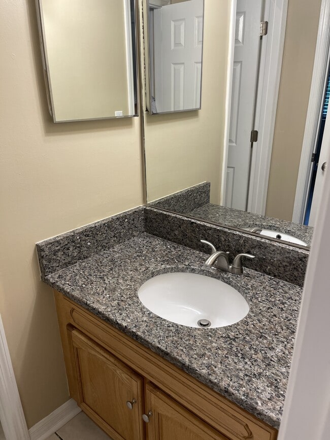Building Photo - 7701 Baymeadows Cir W