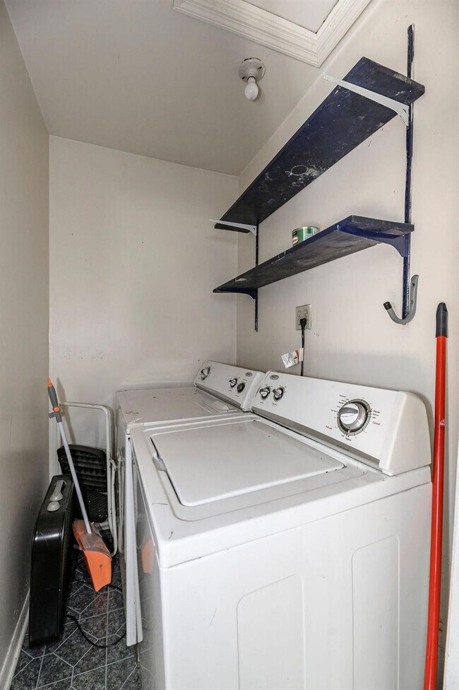 Building Photo - 348 Woodland Ave