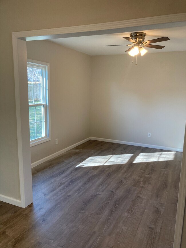 Building Photo - 707 Plankway Dr