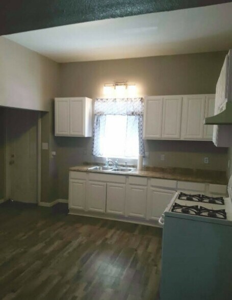 Unit #2 - 130 Glenwood Ct