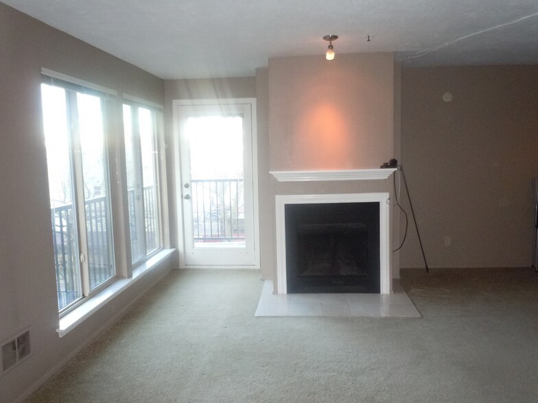 Building Photo - 511 E Roy St