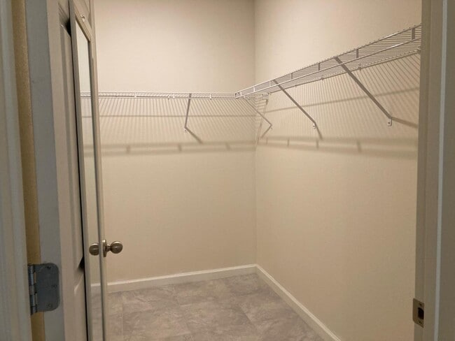 Building Photo - 863 Carlyle Ave