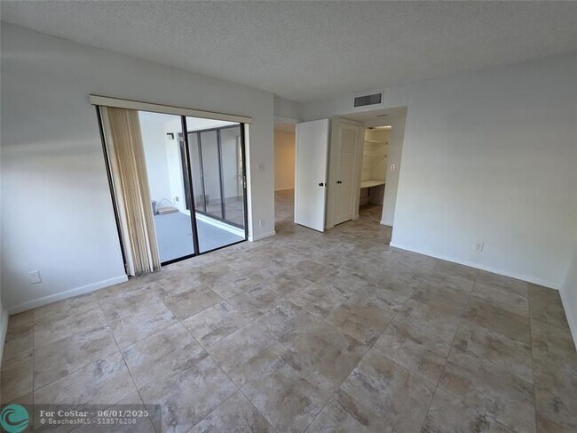 Building Photo - 2320 S Cypress Bend Dr