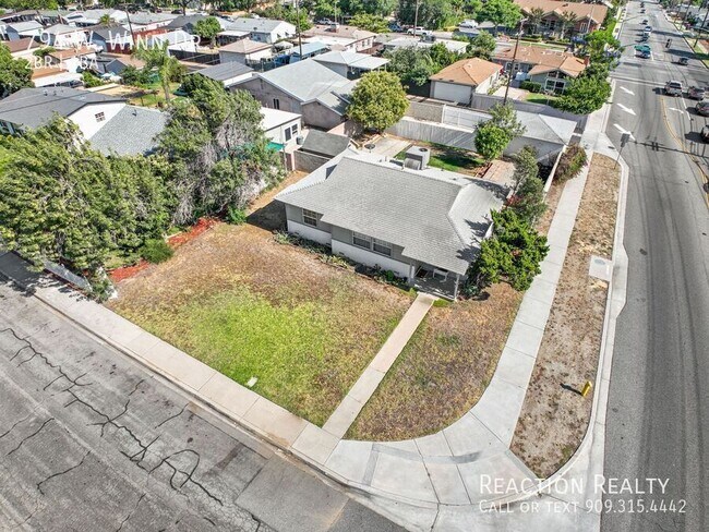Building Photo - 794 W Winn Dr