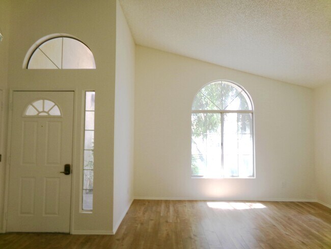 Building Photo - 4829 W Forest Oaks Ave