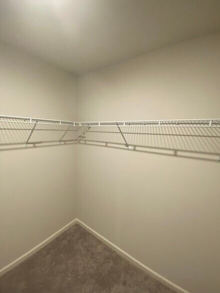 Building Photo - 427 Silo Ct