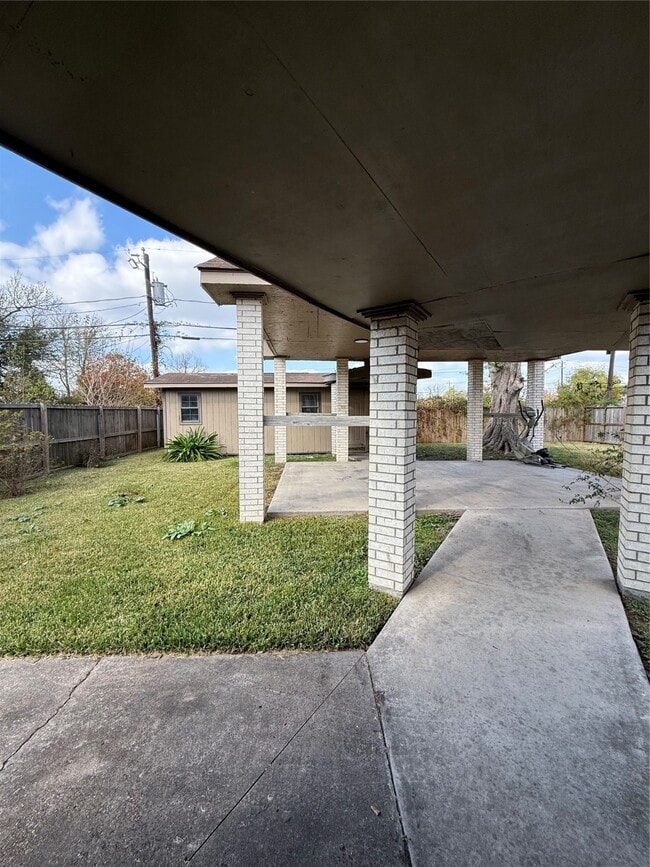 Building Photo - 13319 Forest Knoll St