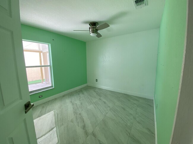 Building Photo - 2361 Harbor Town Dr