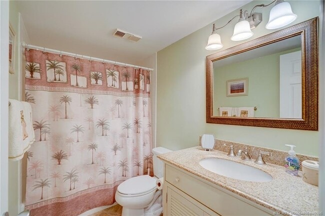 Building Photo - 271 NE Edgewater Dr