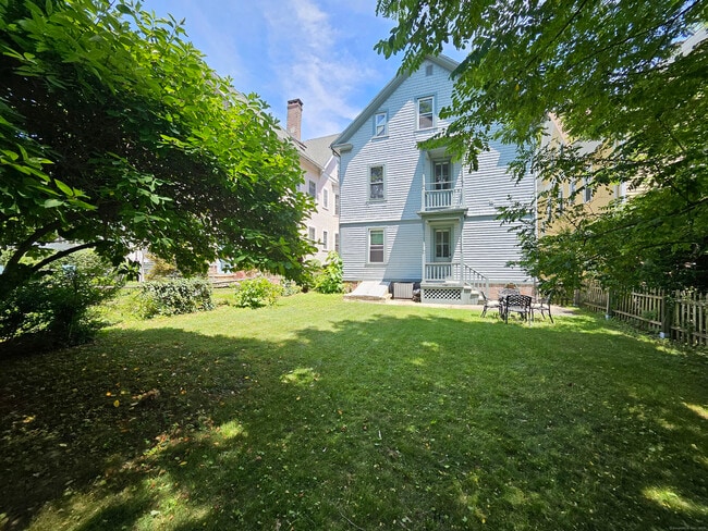 Building Photo - 138 Mansfield St