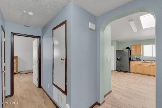 Building Photo - Northeast El Paso 3 bed with Refrig A/C an...