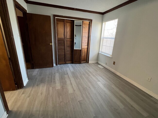 Building Photo - 2BD/ 2.5BA Townhouse near Town Center! Was...