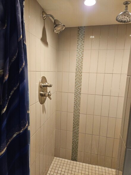 Building Photo - 2105 Sarah St