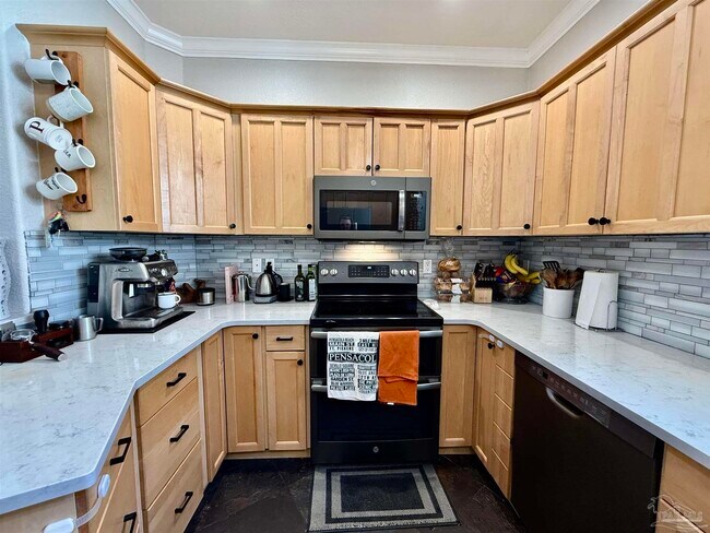 Building Photo - 1313 E Strong St