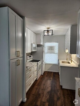 Building Photo - 3179 Meadow Trail Dr