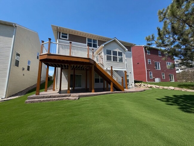Building Photo - Rare executive rental in chanhassen! 5 beds no upgrade left behind!!!