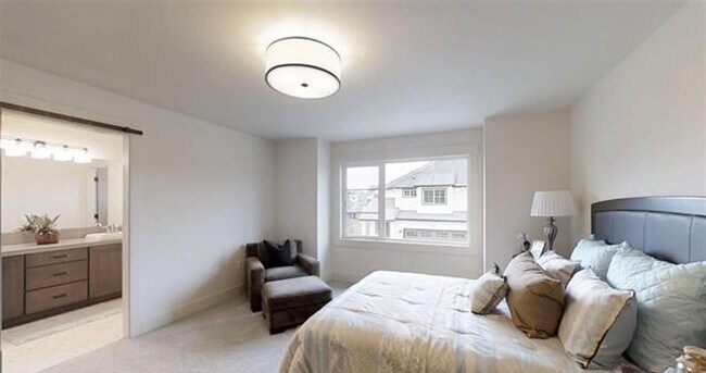 Building Photo - Exceptional 3 Bedroom / 2.5 Bath Modern Townhouse