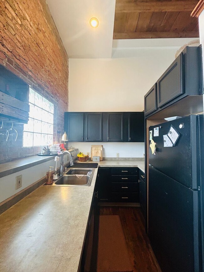 Building Photo - Madison Ave. Loft