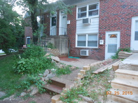 Building Photo - 258 Greenough St