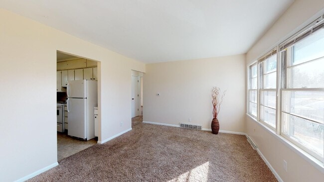 Building Photo - 2226 Melrose Ave