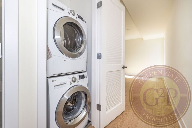 Building Photo - Lower Nob Hill - 2 BR, 1 BA Condo 750 Sq. Ft. - 3D Virtual Tour