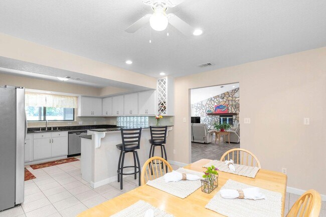 Building Photo - 708 Turnberry Cove S