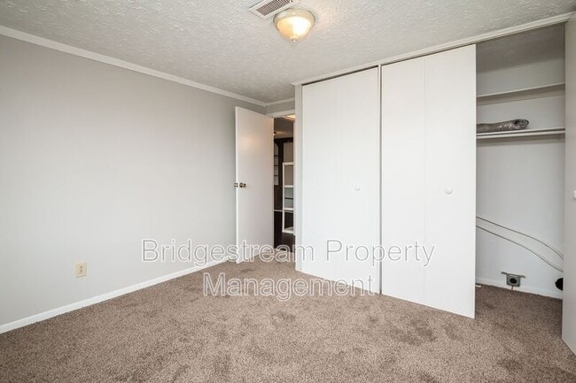 Building Photo - 834 Randler Ave