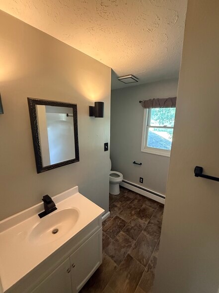 Building Photo - 1173 Rosewood Dr NE