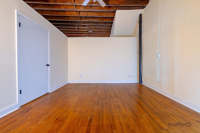 Building Photo - 2955 N Spaulding Ave