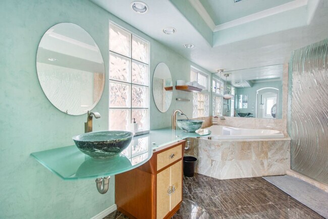 Building Photo - 603 10th St