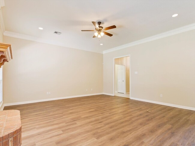 Building Photo - 912 Pawnee Trail
