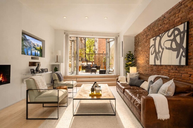 Building Photo - 354 Bowery