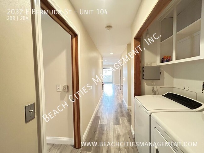 Building Photo - 2032 E Bermuda St