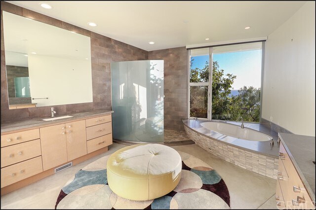 Building Photo - 1330 Coronado Dr