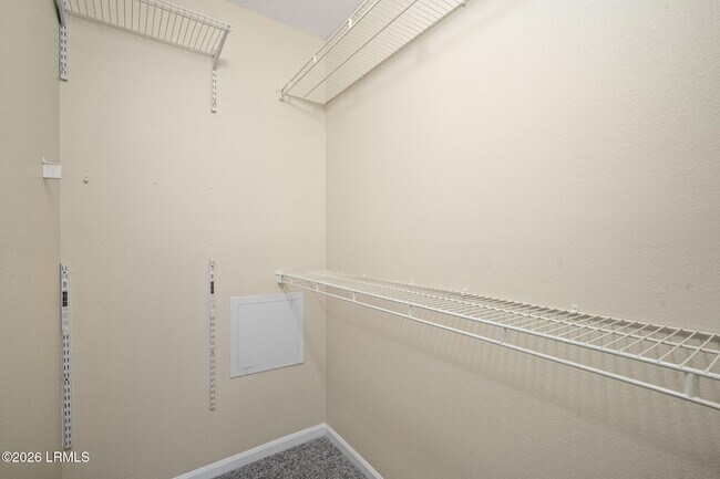 Building Photo - 897 Fording Island Rd