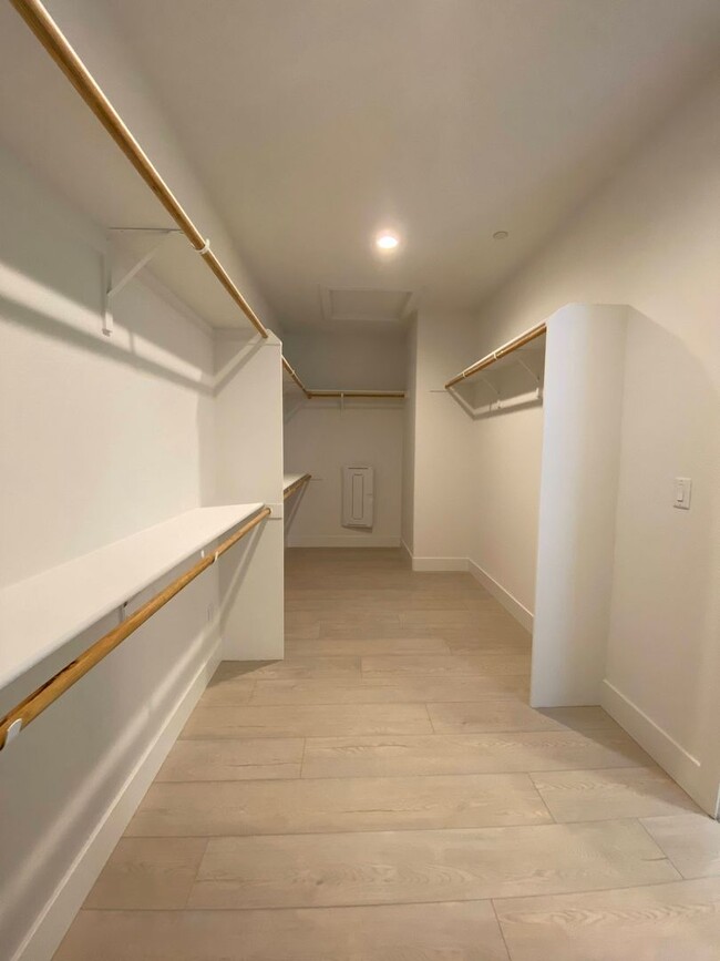 Building Photo - Stunning Like-New Home for Rent in Ellis C...