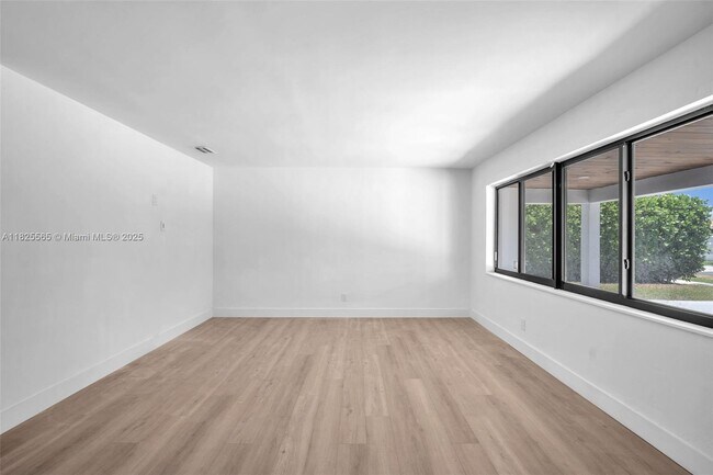 Building Photo - 3980 SW 121st Ave