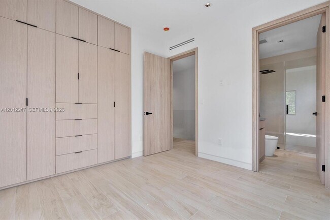 Building Photo - 4715 N Miami Ave
